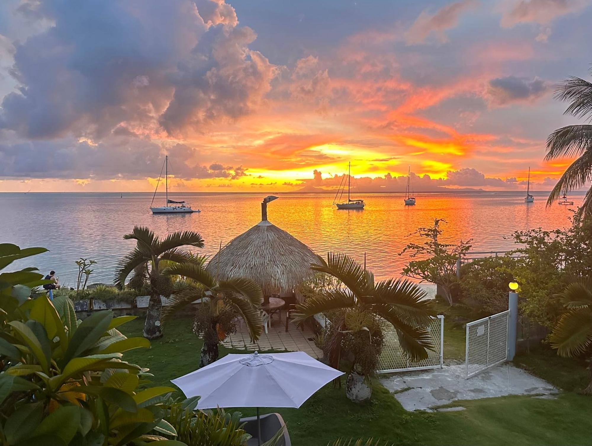 Meri Lodge Huahine Fare Buitenkant foto